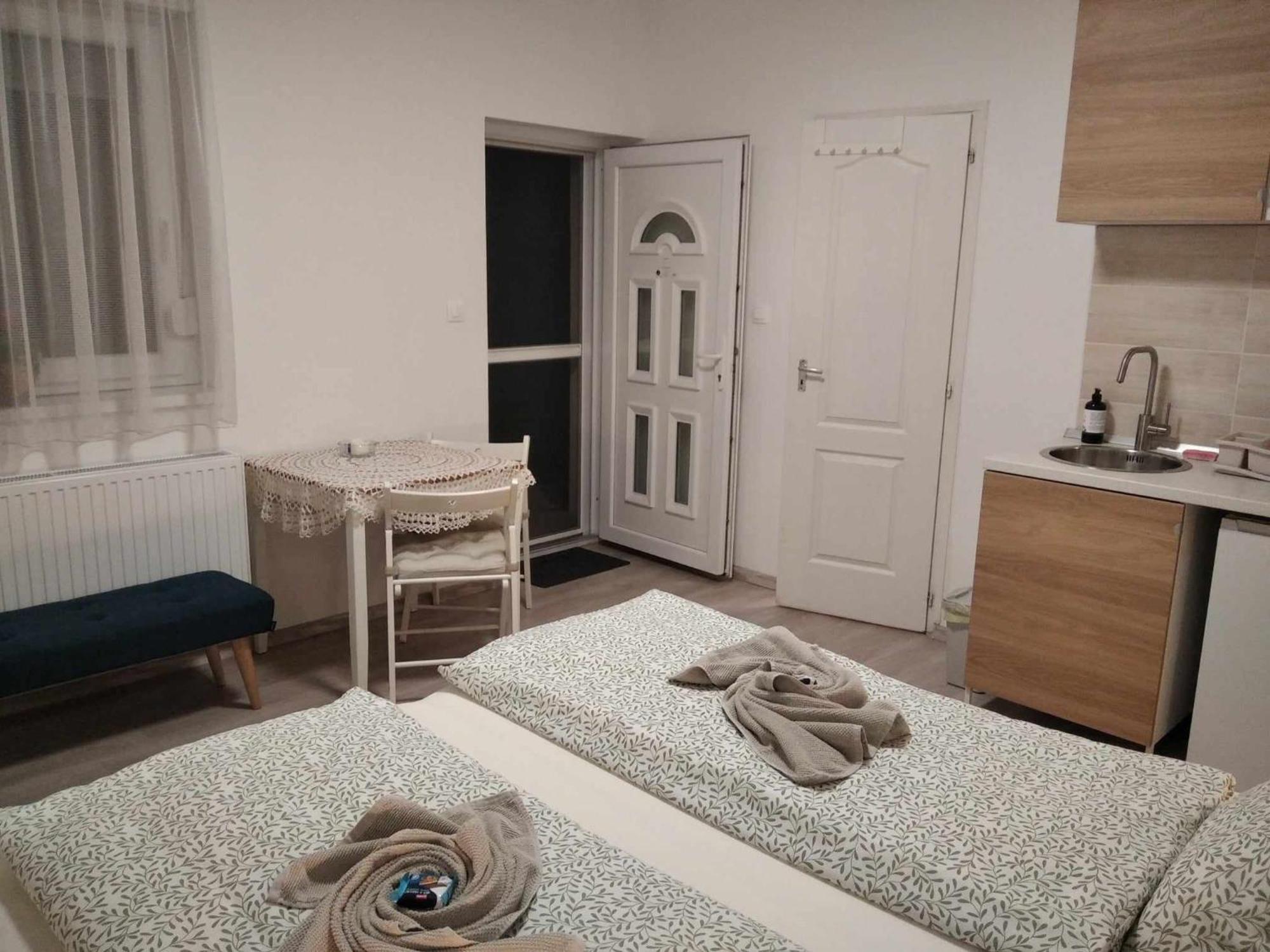 Esze Vendegszoba Tata Exteriér fotografie